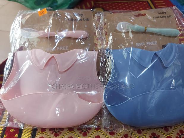 Little Alpaca Silicone Bib With Spoon · Photo 4