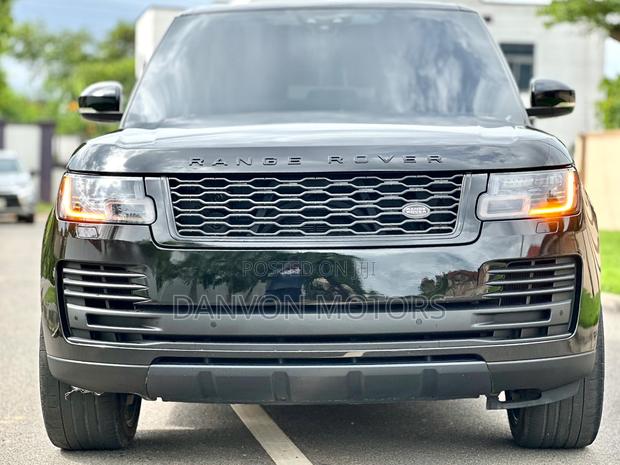Land Rover Range Rover Vogue 2022 Black photo 2