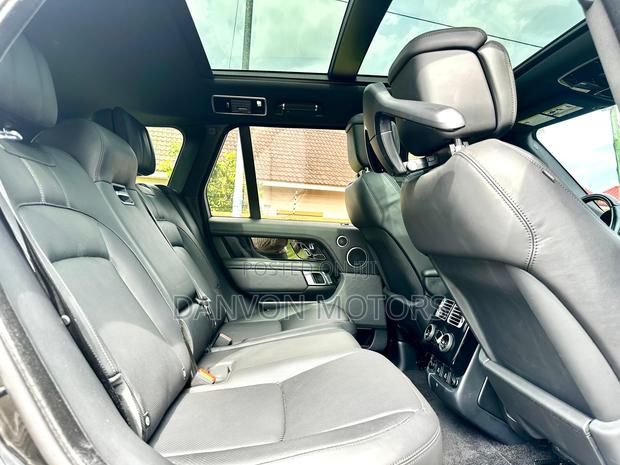 Land Rover Range Rover Vogue 2022 Black photo 6