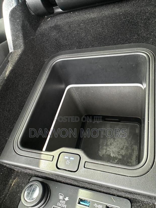 Land Rover Range Rover Vogue 2022 Black photo 8
