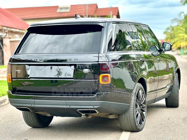 Land Rover Range Rover Vogue 2022 Black photo 3