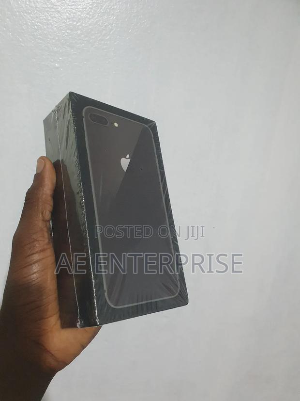 New Apple iPhone 8 Plus 256 GB Black photo 2