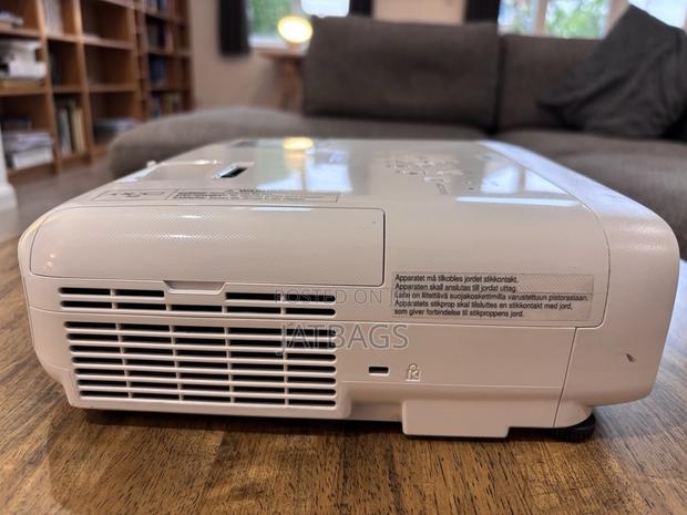 Epson Eb-E20 Projector 3400 Lumens (Free Delivery) - Uk Used photo 2