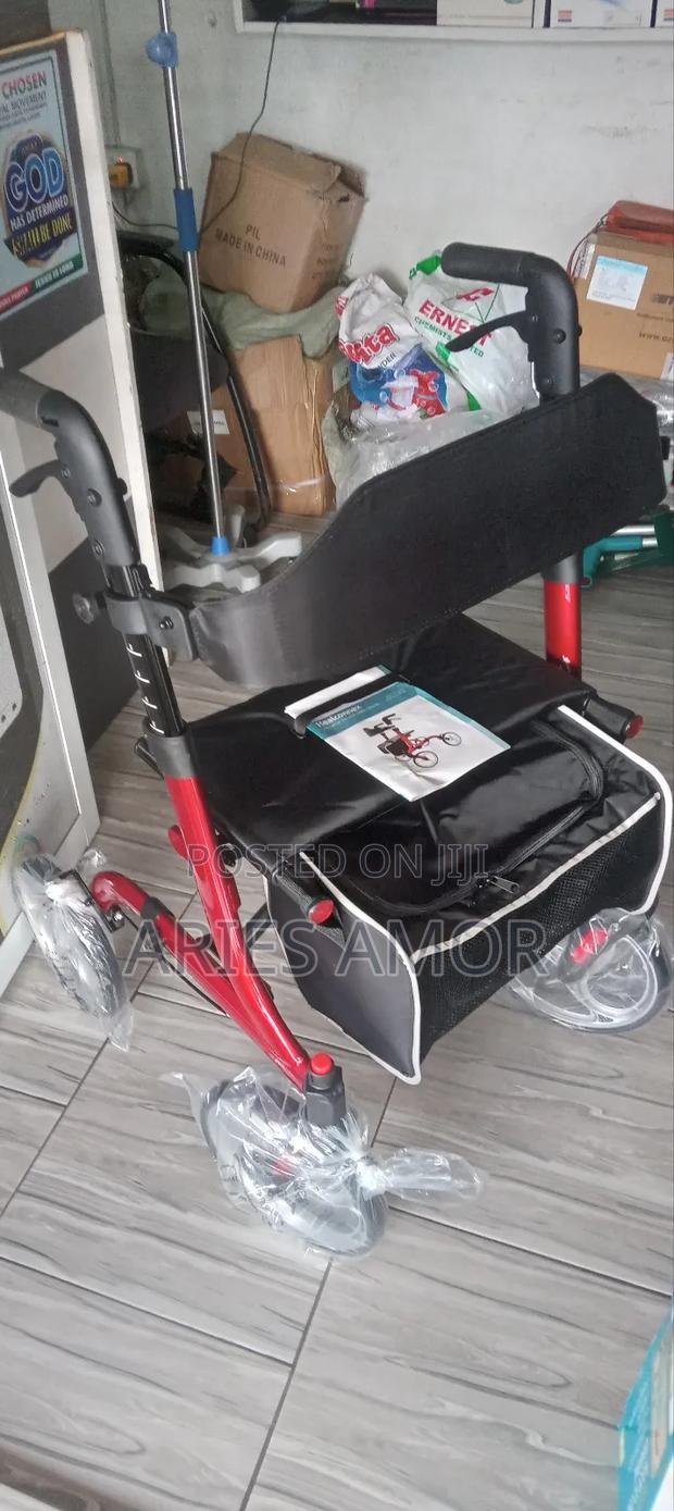 Walker Rollator Standard With Wheels and Bag · Photo 4