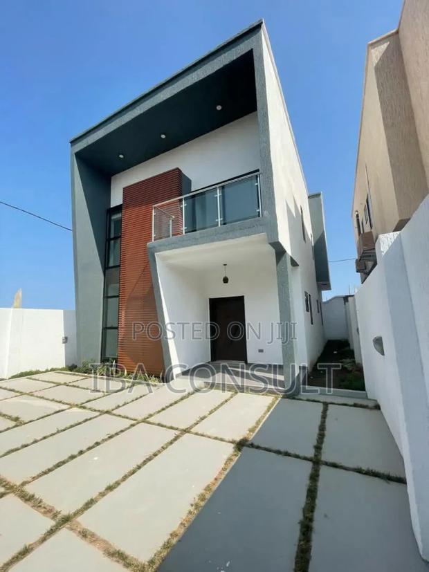 3bdrm Townhouse/Terrace In East Airport, Spintex For Sale