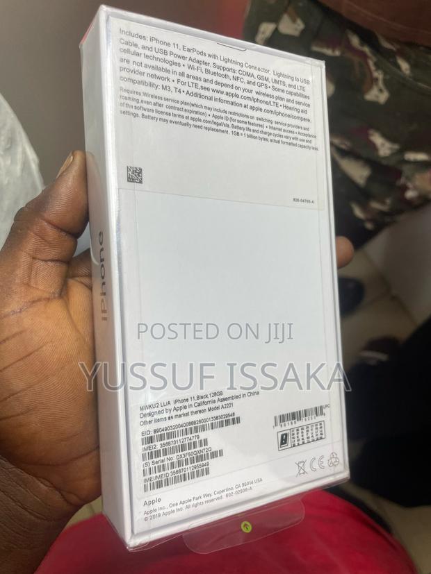 New Apple iPhone 11 128 GB Black photo 2