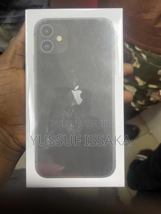 New Apple iPhone 11 128 GB Black photo 3
