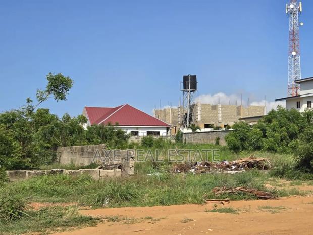 Exciting Titled Plots< Prampram · Photo 4