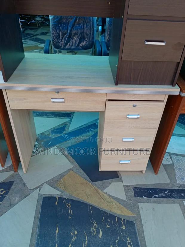 Weighty and Nice Looking Computer Desk