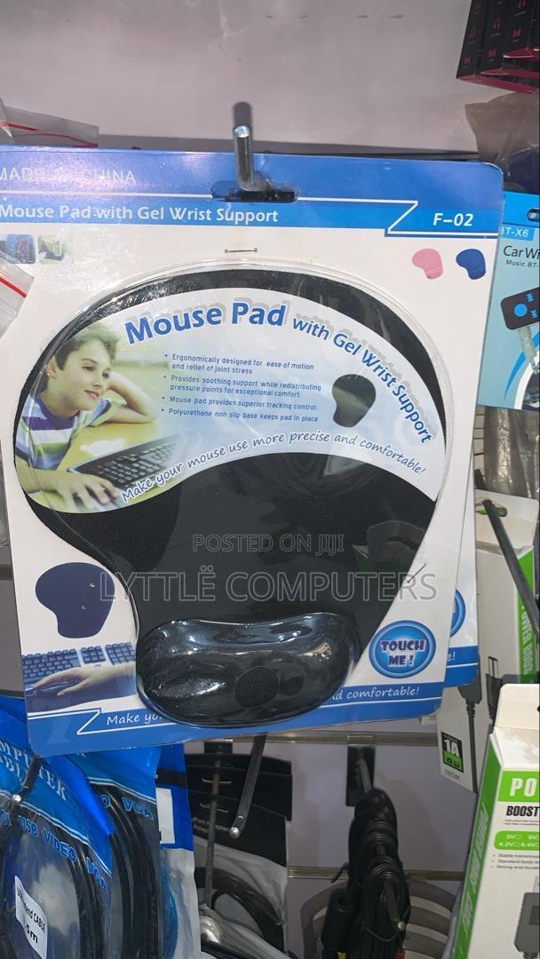 Mouse Pad With Gel Wrist Support · Photo 2