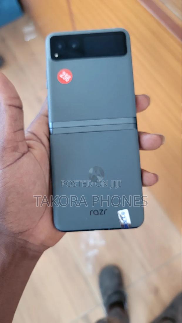 Motorola Razr 40 256 GB Blue photo 2