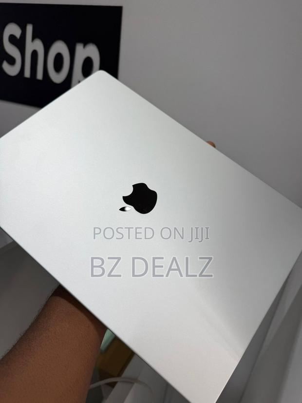 New Laptop Apple MacBook Pro 16GB Apple M3 Pro SSD 512GB photo 2