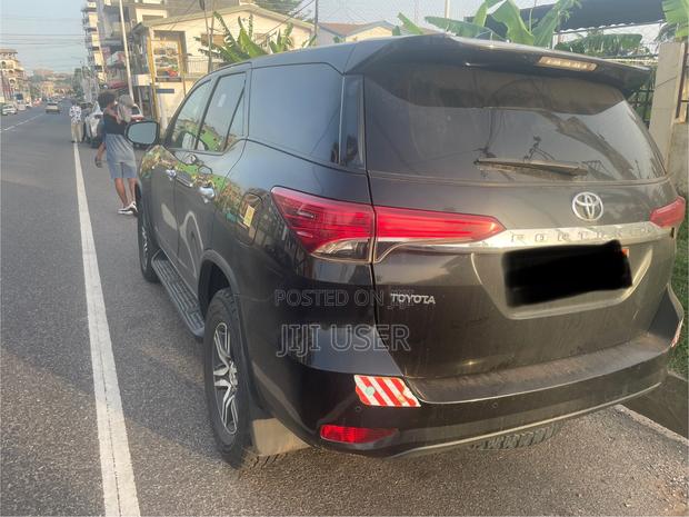 Toyota Fortuner 2.4 D RWD 2021 Black