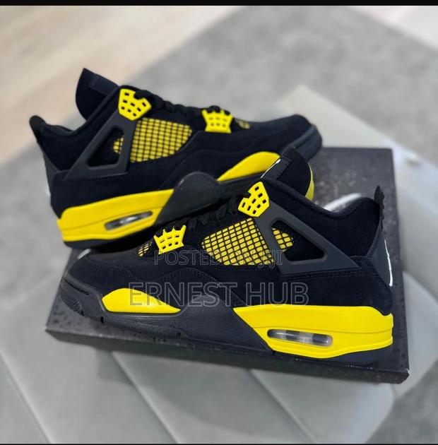 Air Jordan 4 · Photo 4