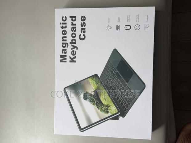10th and 11th Generation iPad Magickeyboard · Photo 4