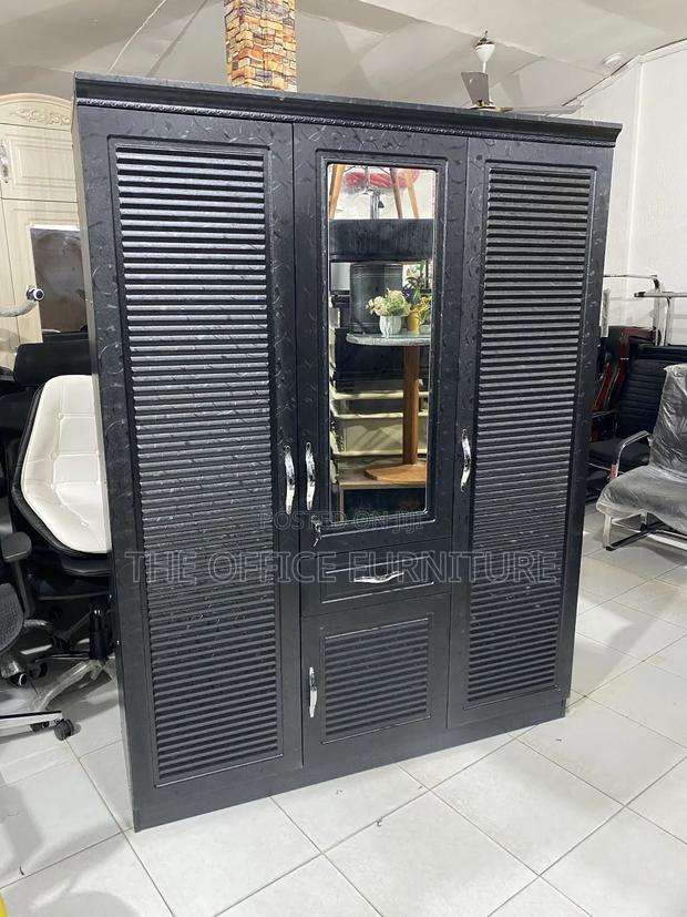 Quality Black Wardrobe (3 Doors) · Photo 3