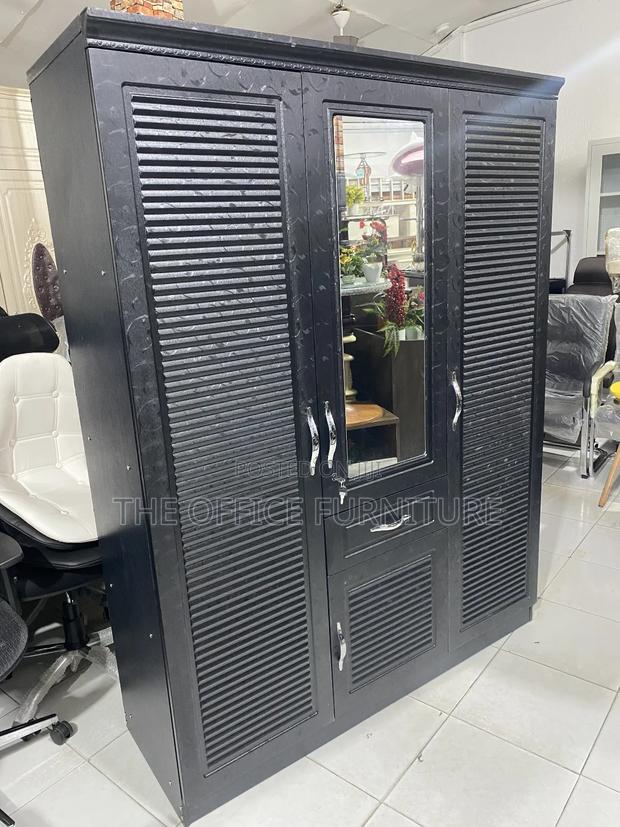 Quality Black Wardrobe (3 Doors) · Photo 4