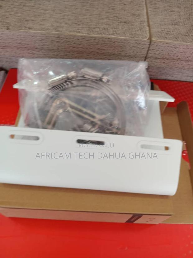 Dahua Pole Mount Bracket · Photo 4