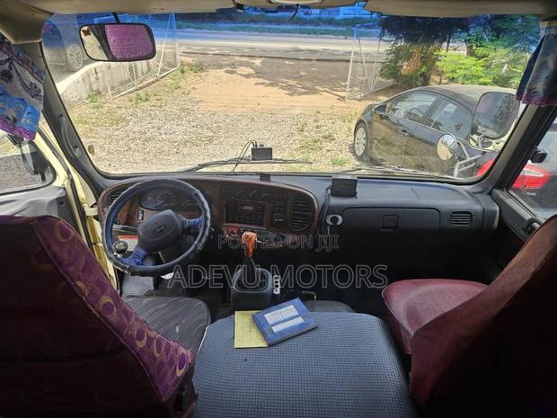 Hyundai County 2015 Yellow photo 3