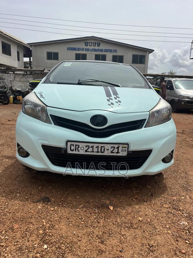 Toyota Vitz 1.0 FWD 3dr 2012 White · Photo 1