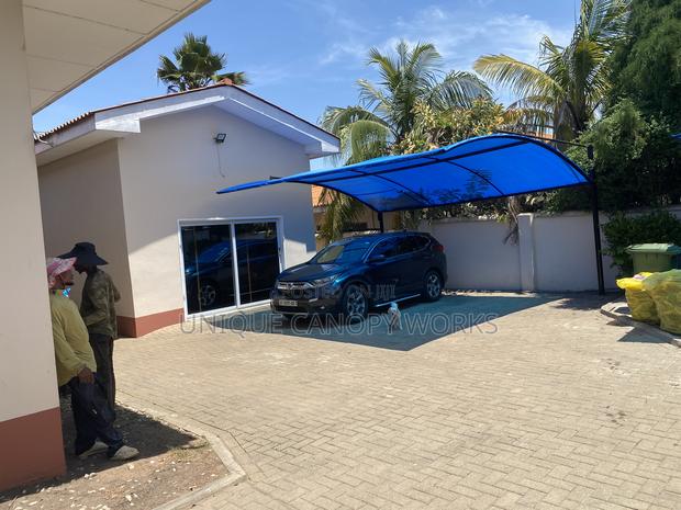 Neat Carport for Cars · Photo 4