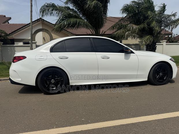Mercedes-Benz C300 2024 White · Photo 4