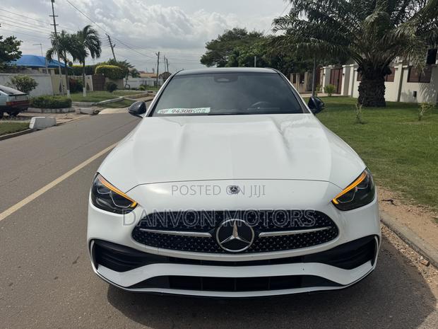 Mercedes-Benz C300 2024 White · Photo 2