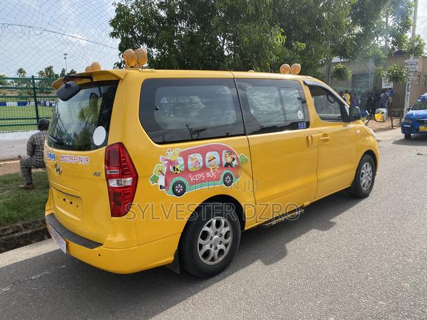 Hyundai Starex 2015 Brown