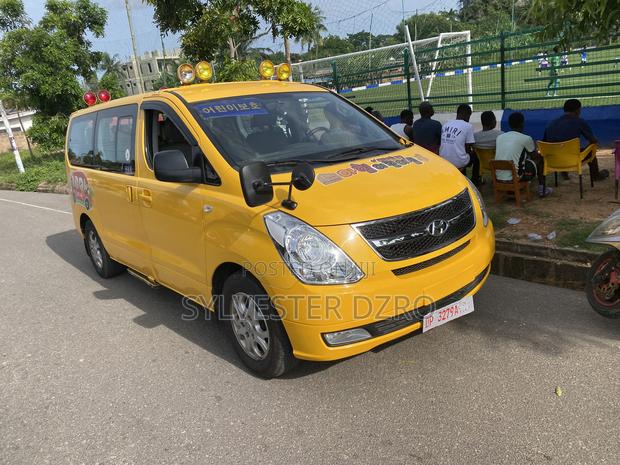 Hyundai Starex 2015 Brown