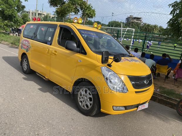 Hyundai Starex 2015 Brown