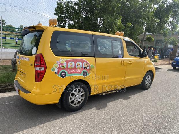 Hyundai Starex 2015 Brown