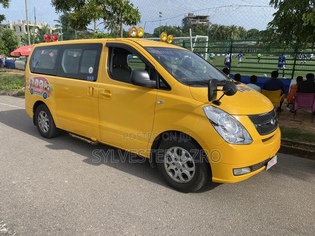 Hyundai Starex 2015 Brown