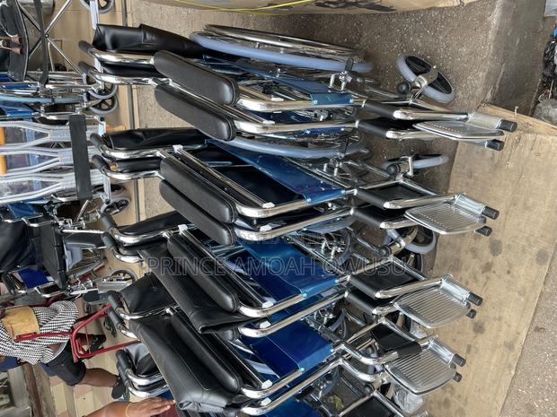 Standard Wheelchair · Photo 4