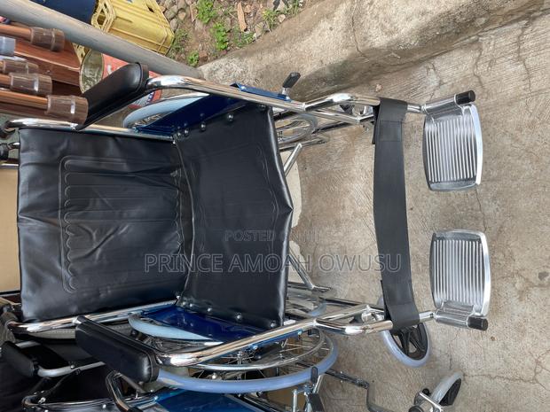 Standard Wheelchair · Photo 3