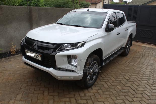 Mitsubishi L200 2021 White photo 3