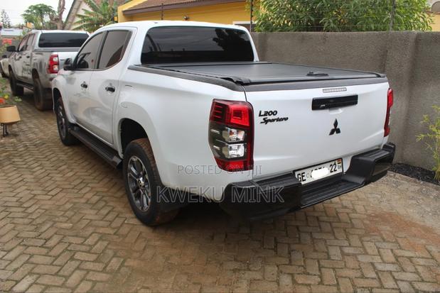 Mitsubishi L200 2021 White photo 4