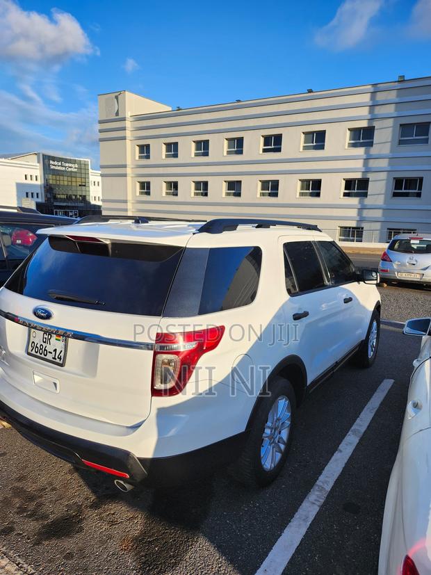 Ford Explorer 2014 White photo 4