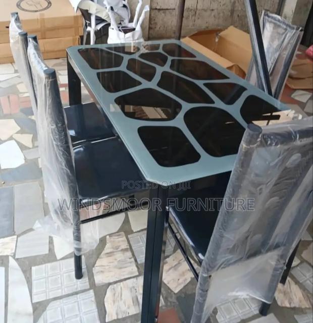 Polished 4 Seater Dinning Set