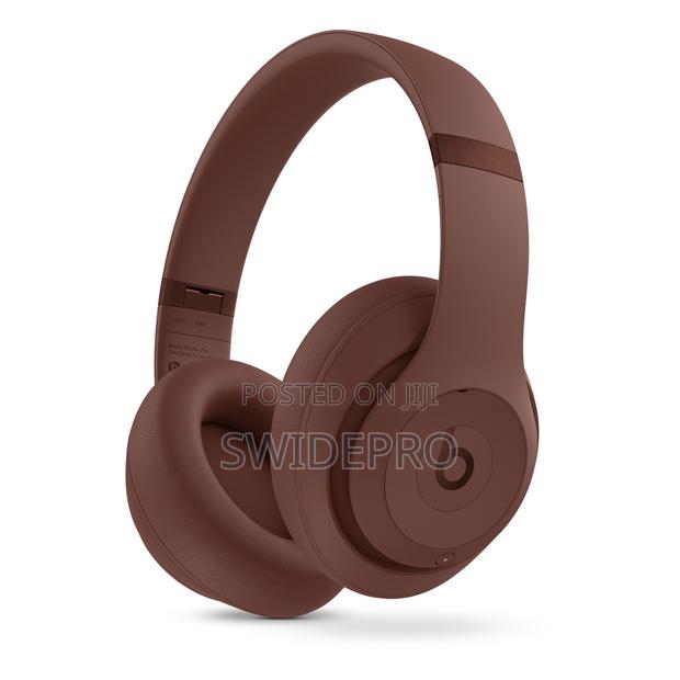 Beats Studio Pro Headphones · Photo 3