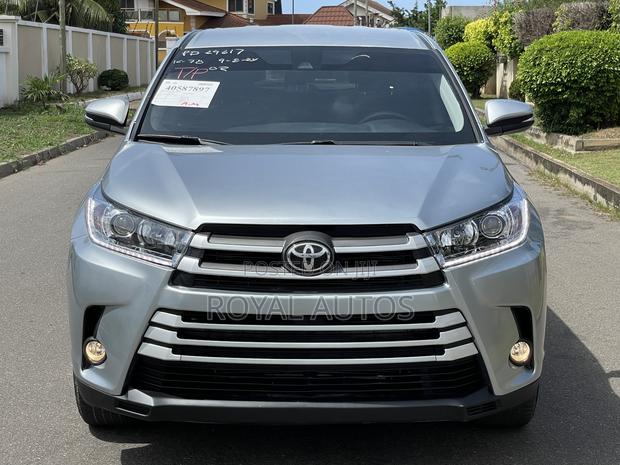 Toyota Highlander LE 2019 Silver