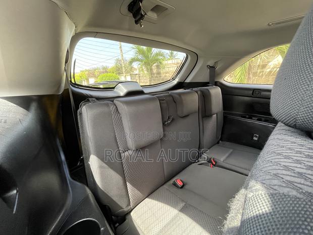 Toyota Highlander LE 2019 Silver photo 10