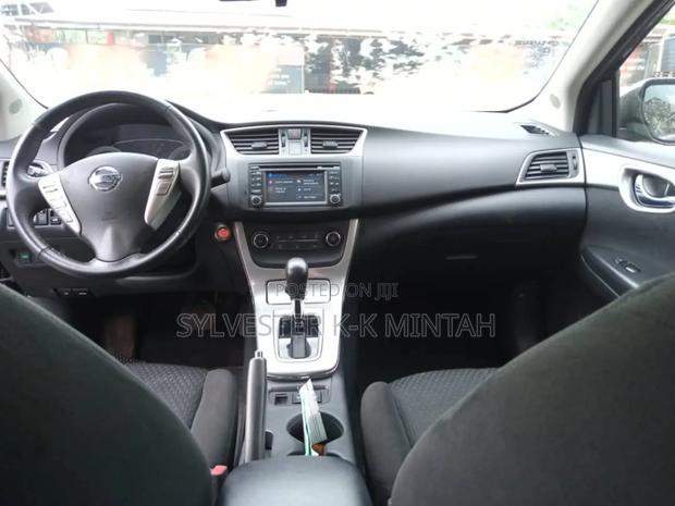 Nissan Sentra SR 4dr Sedan (1.8L 4cyl CVT) 2015 Black photo 5