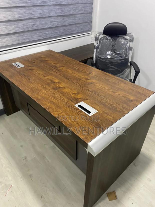 Unique Executive Desk With Chair · Photo 3