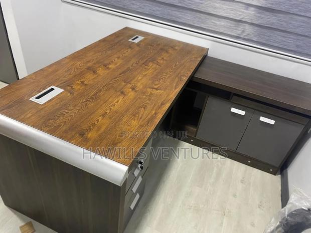 Unique Executive Desk With Chair · Photo 4
