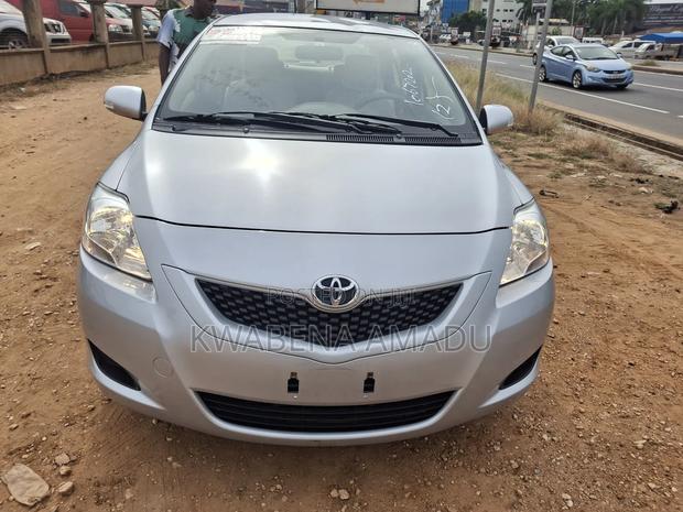 Toyota Belta 2010 Silver