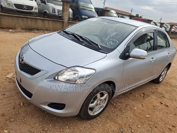 Toyota Belta 2010 Silver