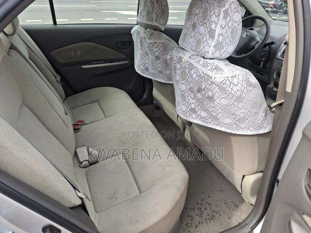 Toyota Belta 2010 Silver