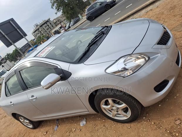 Toyota Belta 2010 Silver