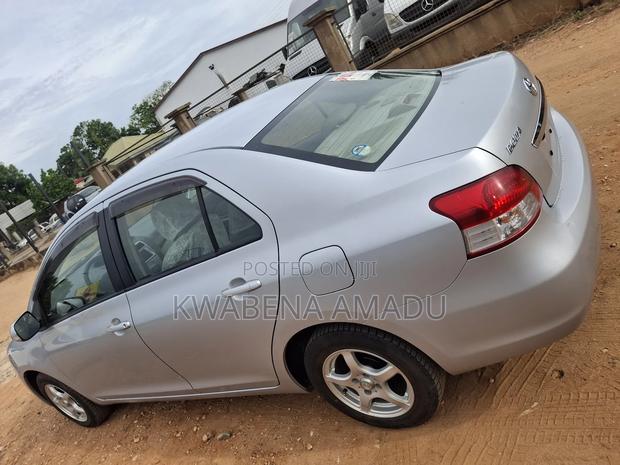 Toyota Belta 2010 Silver