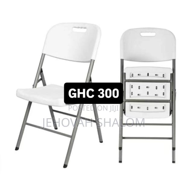 White Foldable Chair · Photo 2